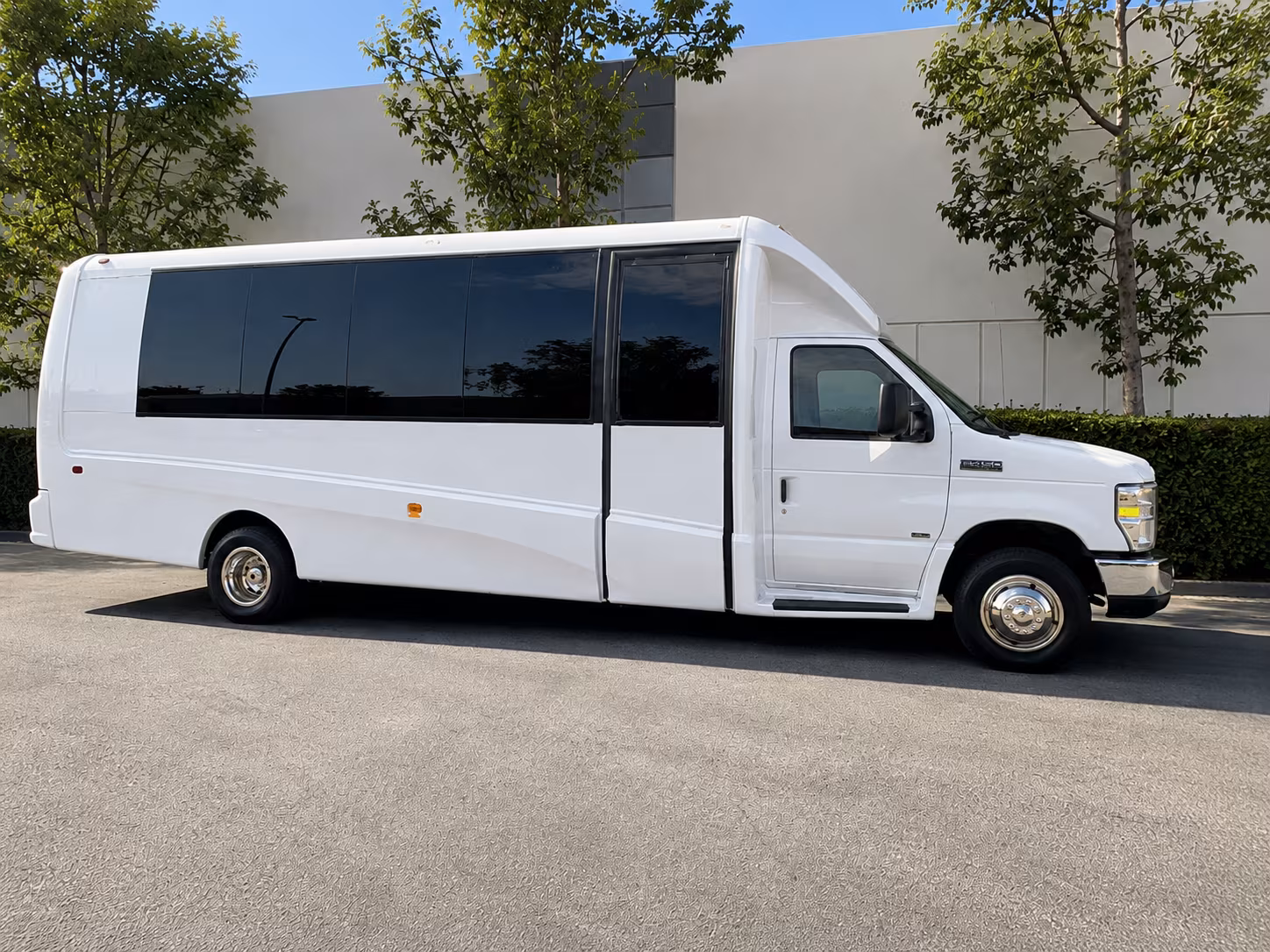 corporate airport transfer buses between st joseph and kci